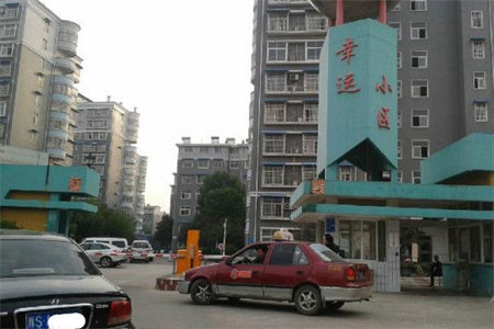 龙都现代城，78m2套二带附房，小高层，交通便利！
